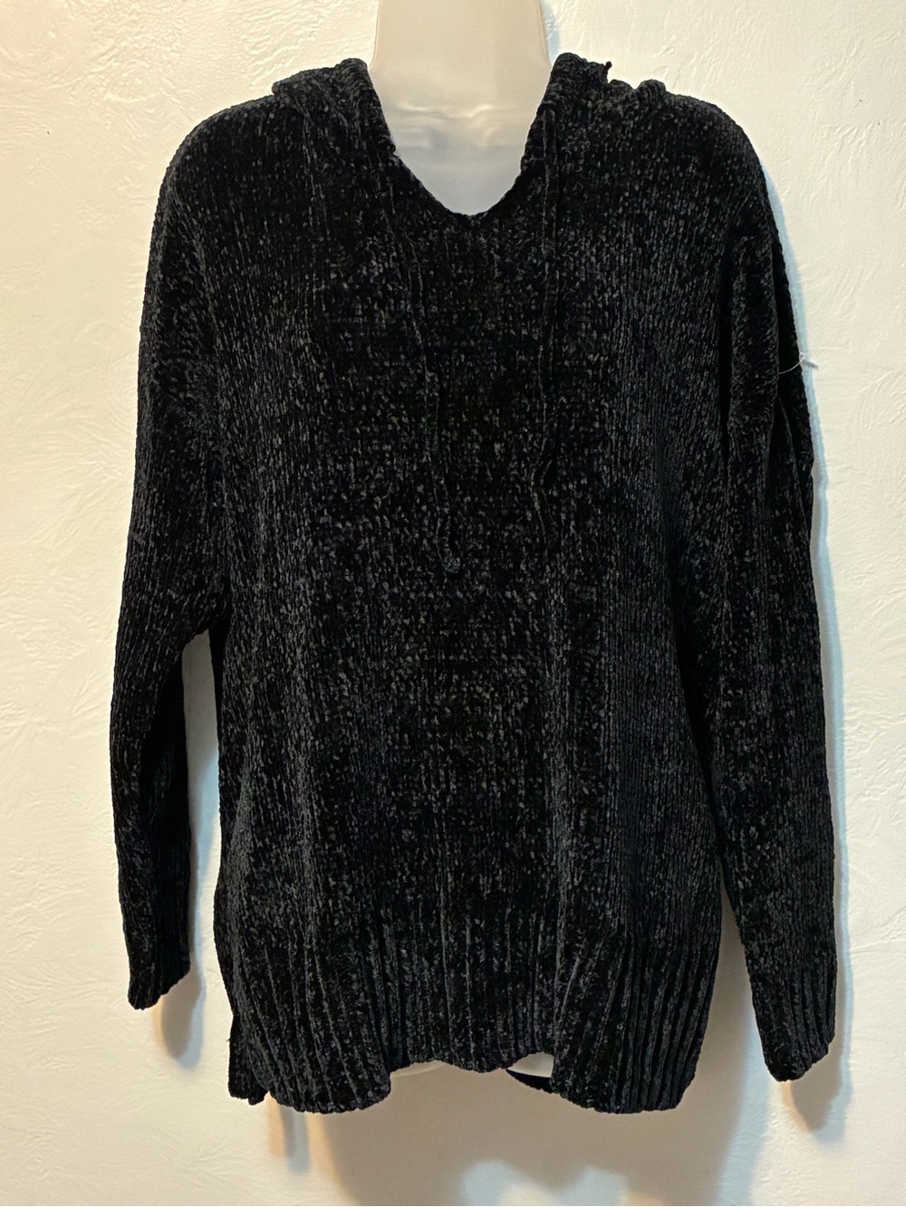 NWT Easel Los Angeles Women's Black Chenille Oversized Hoodie Pullover Sweater M